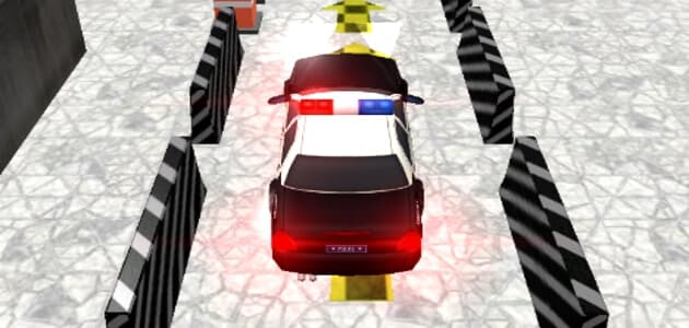Parcheggio della macchina della polizia